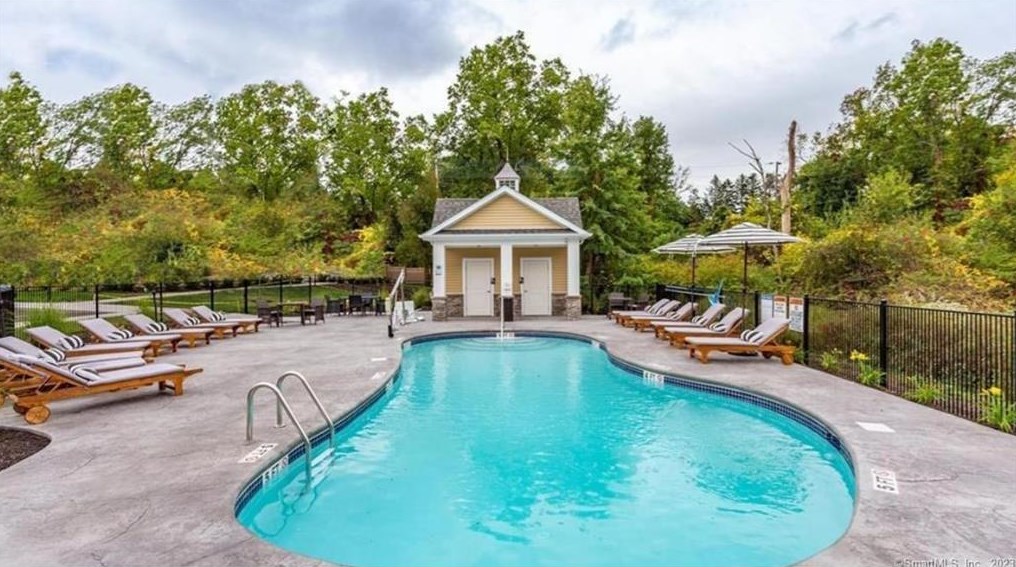5 Cherry Brook Rd #216, Collinsville, CT 06019