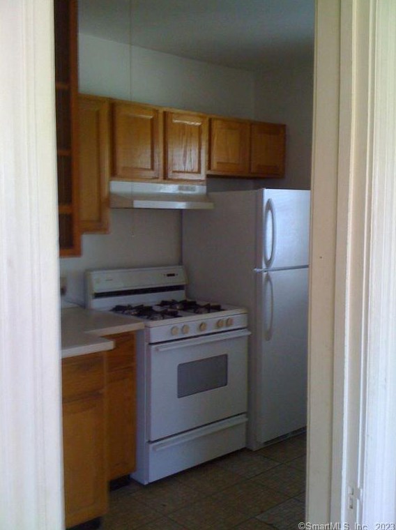 11 Linden St #1, United States Coast Guard Ac, CT 06320