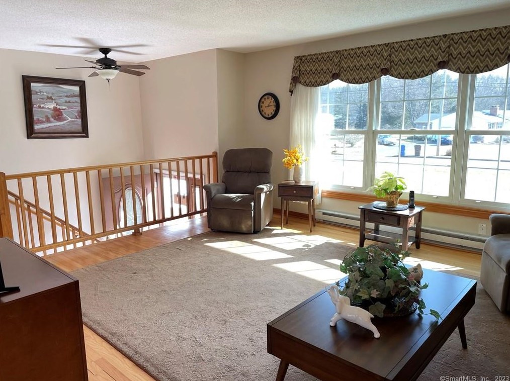 32 Glenmeadow Dr, Northford, CT 06472