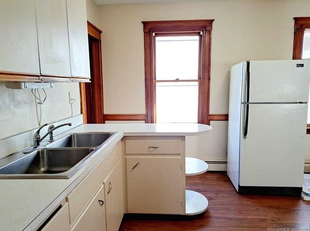 31 Miller St, New Britain, CT 06053