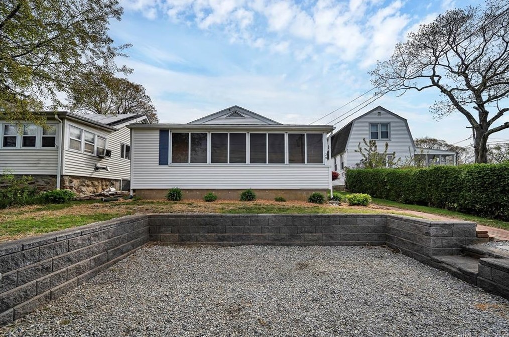 29 Bayview Rd, Niantic, CT 06357