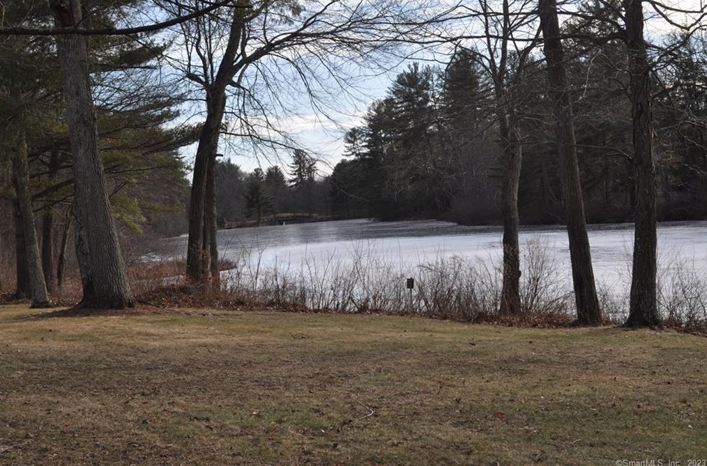 16 Catalpa Ct, Avon CT  06001-4511 exterior