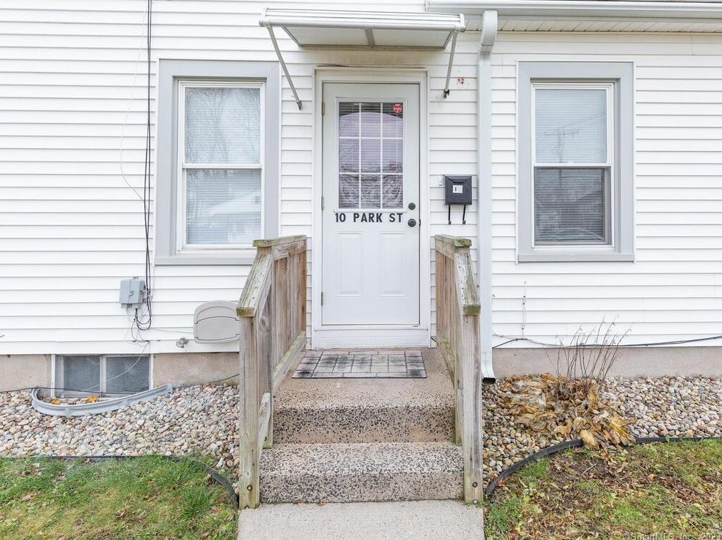 12 Park St #10, Plainville, CT 06062
