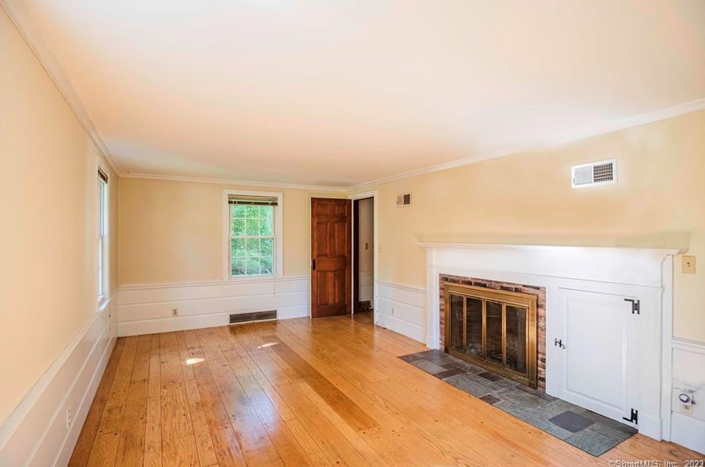 92 Old Main St, Rocky Hill, CT 06067