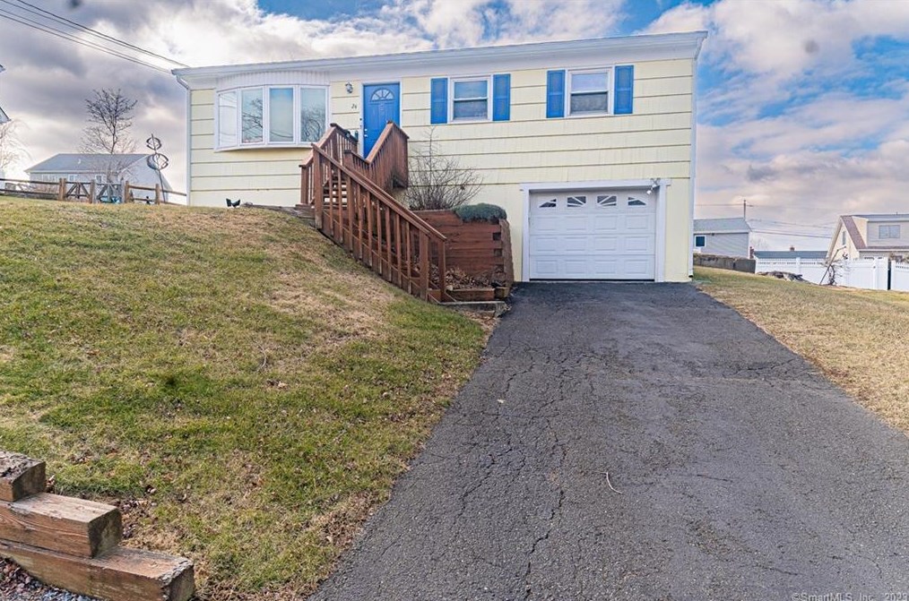 24 Berkshire Dr, Brookfield Center, CT 06804