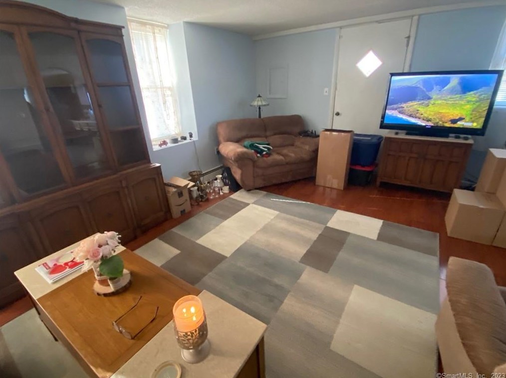 15 Buckley Ln, Waterbury, CT 06712