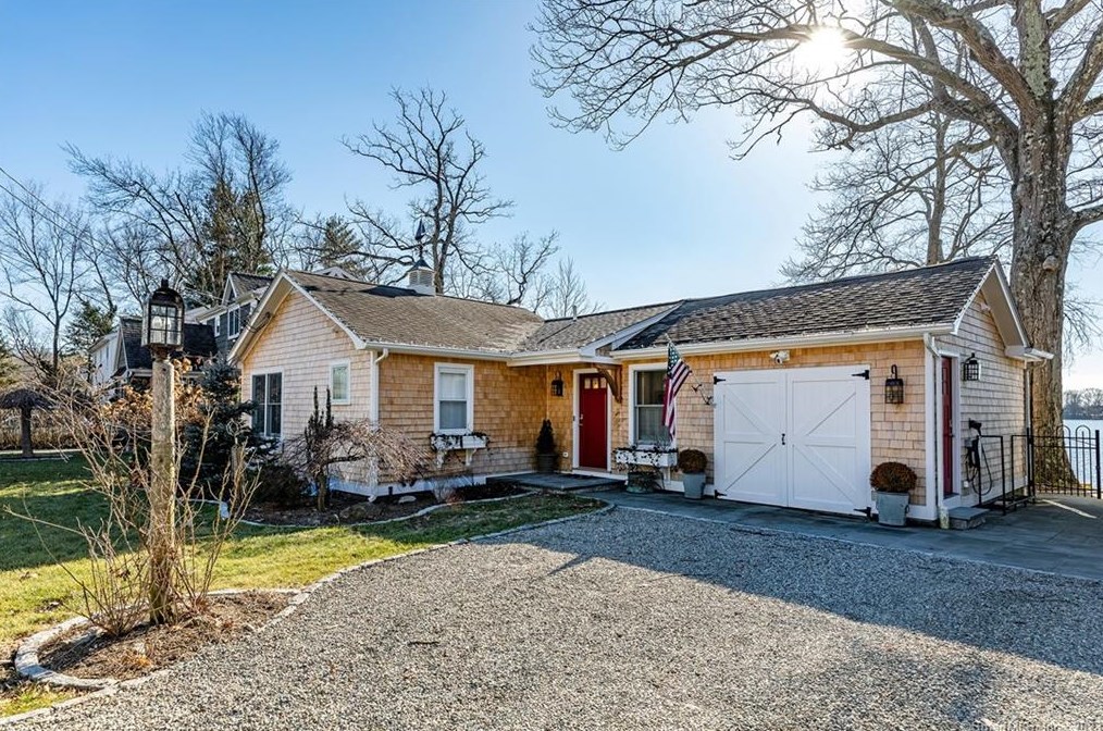 61 Ball Pond Rd E, Danbury, CT 06812