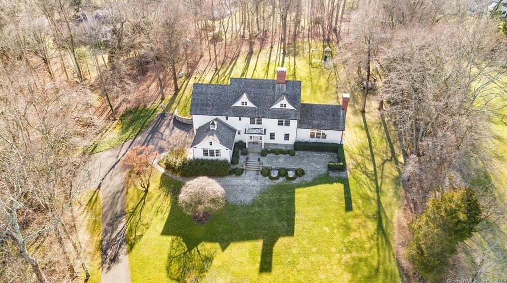 100 Pembroke Rd, Tokeneke, CT 06820