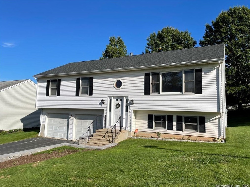 33 Gentile Pl, Branford, CT 06405