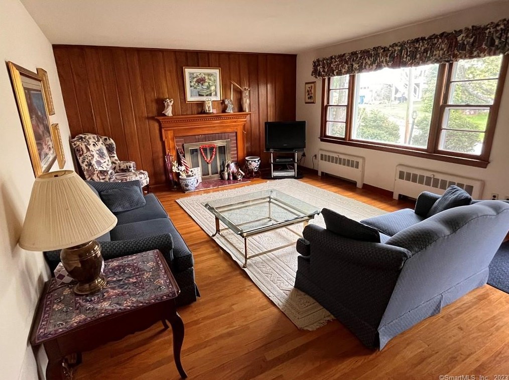 6 Louise St, Norwalk, CT 06851