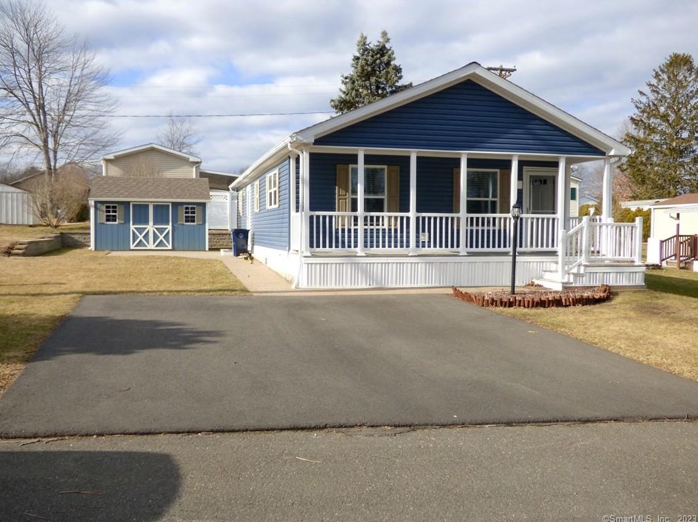 4 S Lakeside Dr, Terryville, CT 06786
