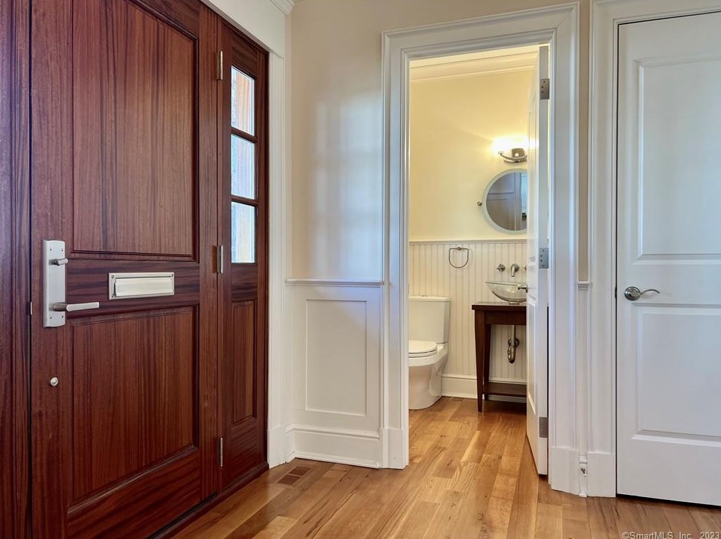 2 Colonial Ct, New Canaan, CT 06840