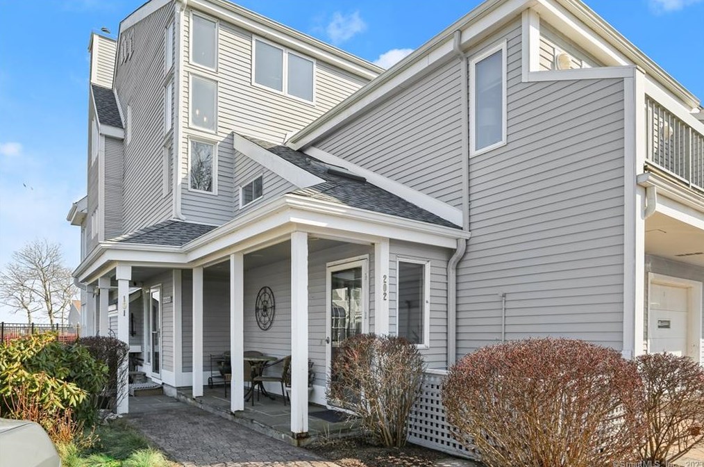 202 Breakers Ln #202, Stratford, CT 06615