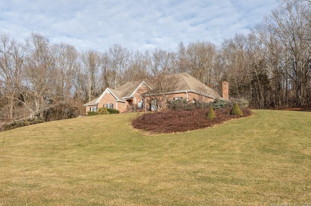 7 Windswept Hill Rd, Wallingford, CT 06492