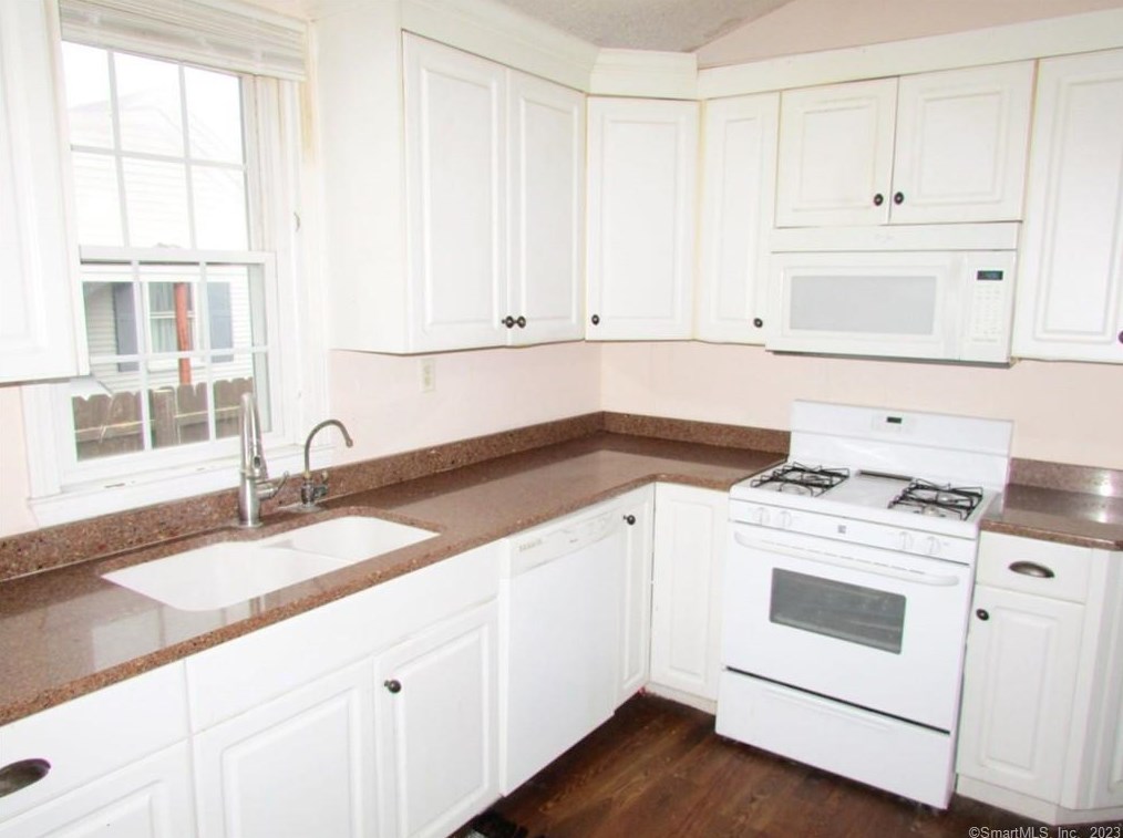 9 Betsy Rd, Plainville, CT 06062