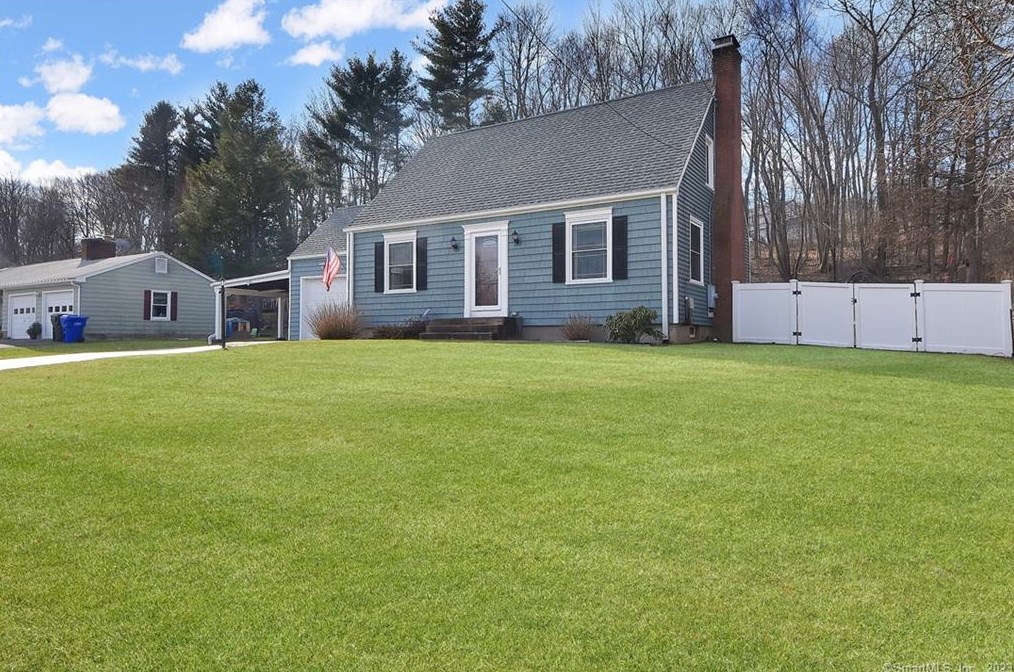 135 Ridgewood Rd, Middletown, CT 06457