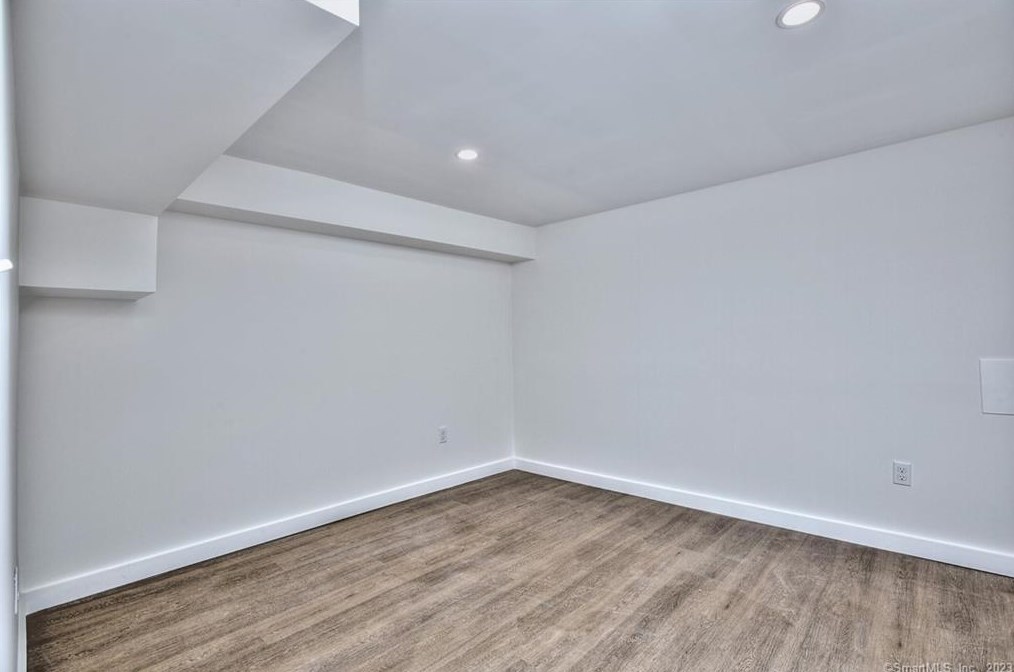 123 Judd St, Fairfield CT  06824-3513 exterior