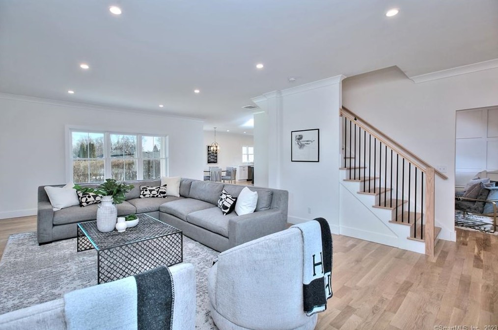 123 Judd St, Fairfield CT  06824-3513 exterior