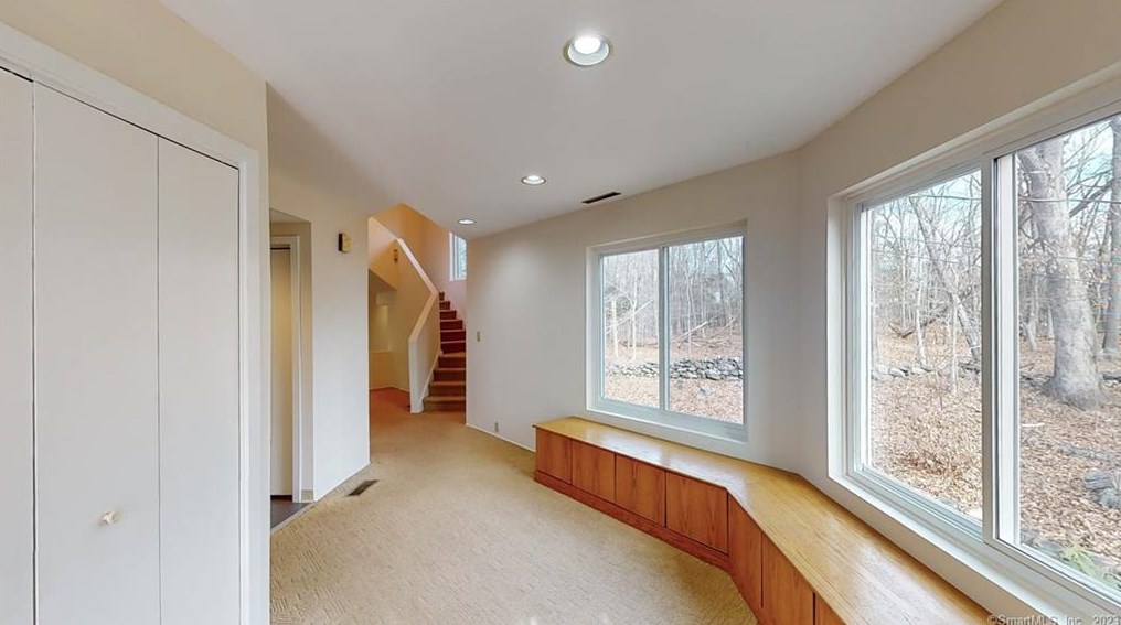 779 Deer Run Ln, Orange, CT 06477