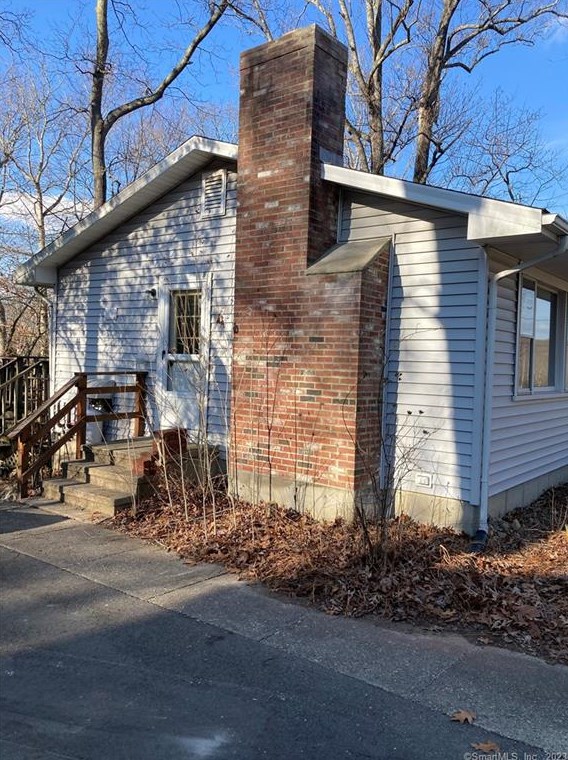 11 Stevens Ave, Gales Ferry, CT 06339