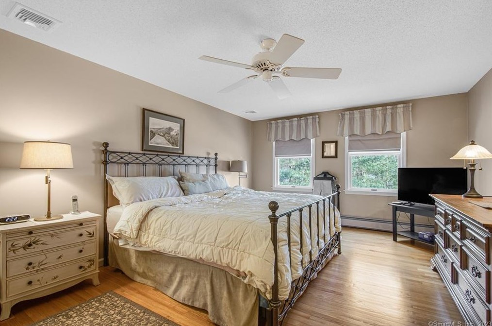 43 Pine Glen Rd, Simsbury CT 06070-2713 exterior