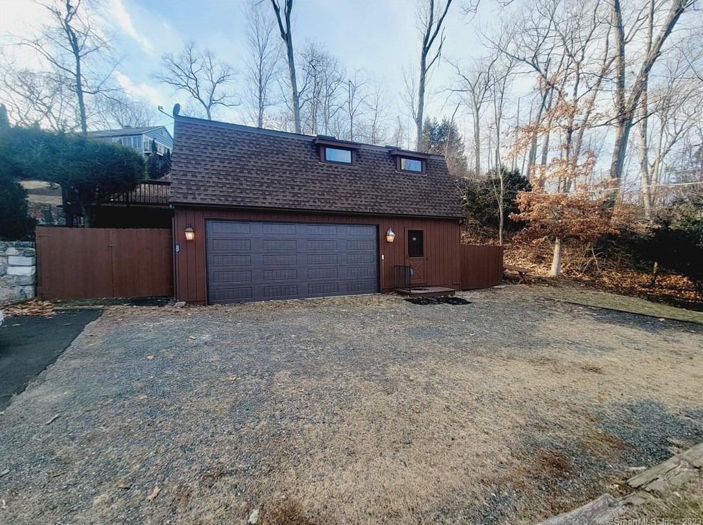 8 E Lake Rd, Danbury, CT 06811