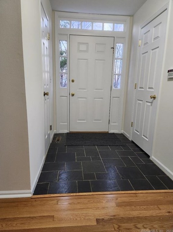 2 Summer Hill Rd #2, Wallingford, CT 06492