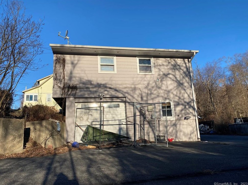 51 Old Colchester Rd, Quaker Hill, CT 06375
