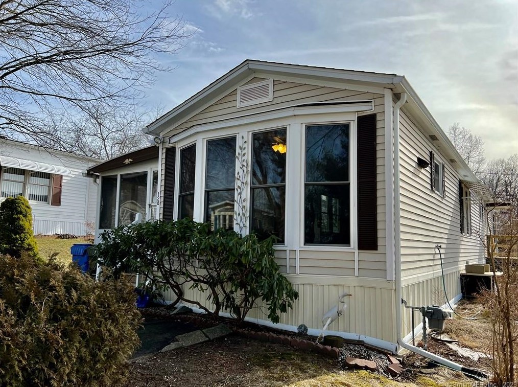 136 Hunters Rd #128, Norwich, CT 06360