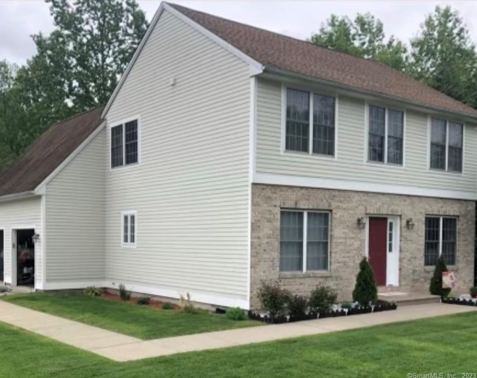 53 Streamside Ln, New Britain, CT 06052