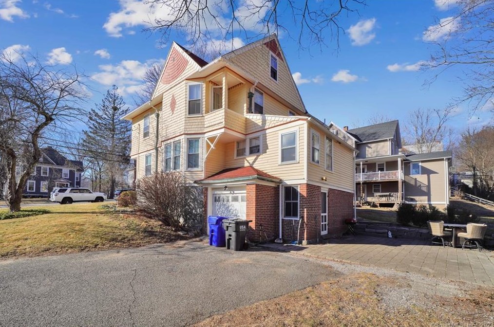 44 Spencer St, Winsted CT  06098-1116 exterior