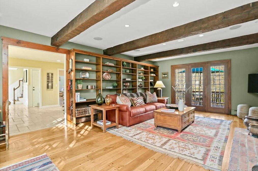 18 Pilgrim Ln, Weston CT  06883-2412 exterior