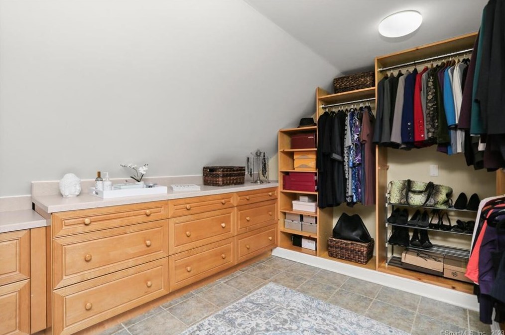 18 Pilgrim Ln, Weston CT  06883-2412 exterior