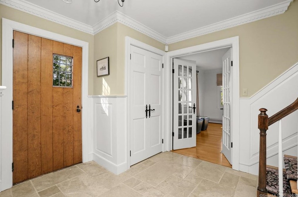 18 Pilgrim Ln, Weston, CT 06883-2412