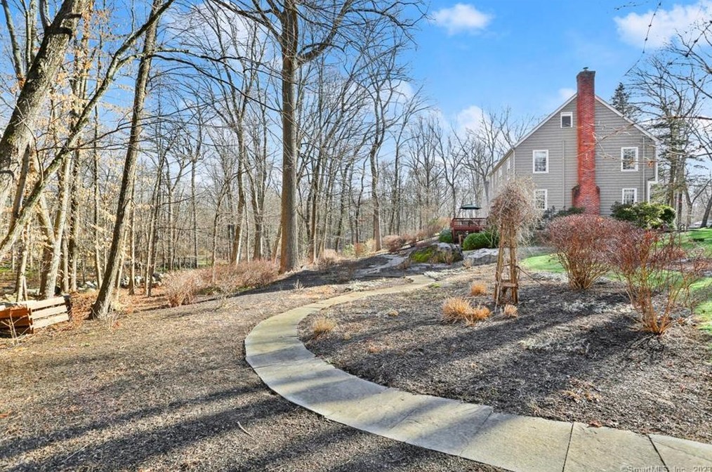 18 Pilgrim Ln, Weston CT  06883-2412 exterior