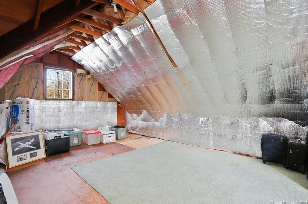 18 Pilgrim Ln, Weston CT  06883-2412 exterior