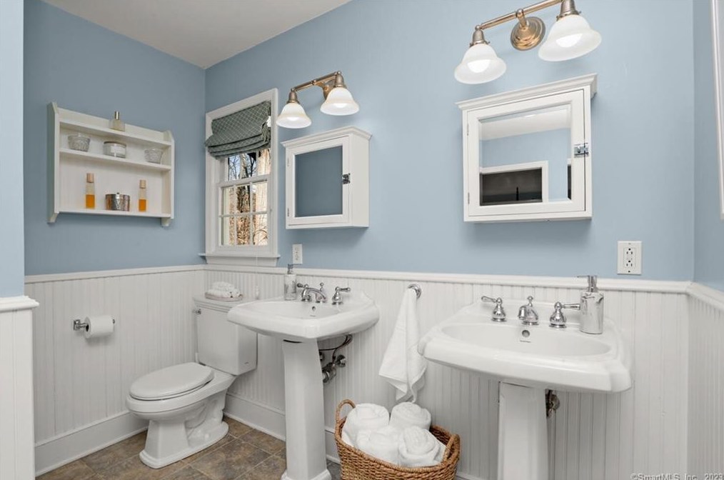 18 Pilgrim Ln, Weston CT  06883-2412 exterior