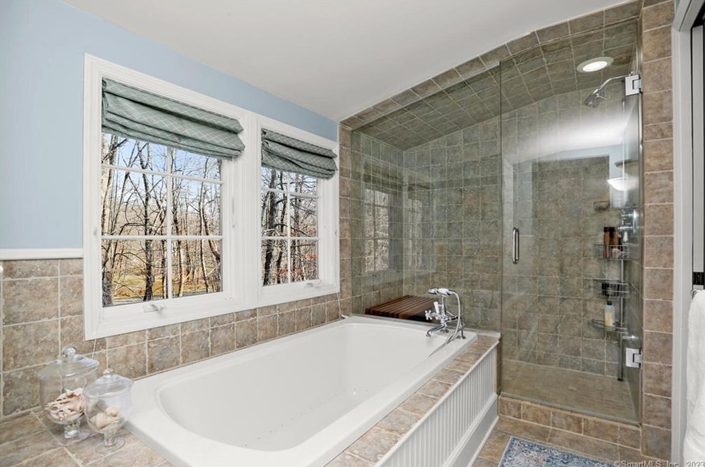 18 Pilgrim Ln, Weston CT  06883-2412 exterior