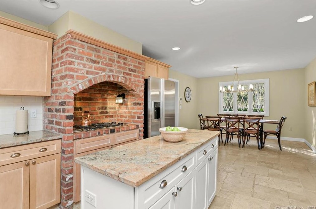 18 Pilgrim Ln, Weston CT  06883-2412 exterior