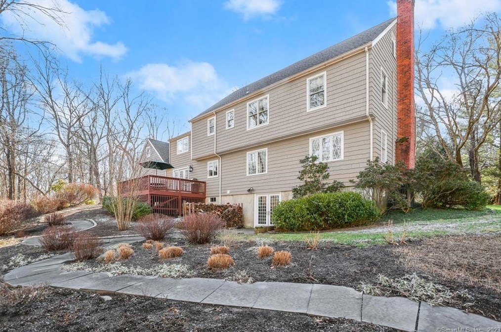 18 Pilgrim Ln, Weston CT  06883-2412 exterior