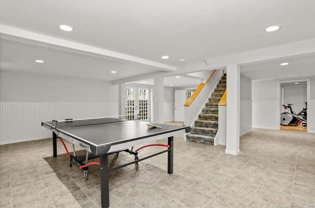 18 Pilgrim Ln, Weston CT  06883-2412 exterior