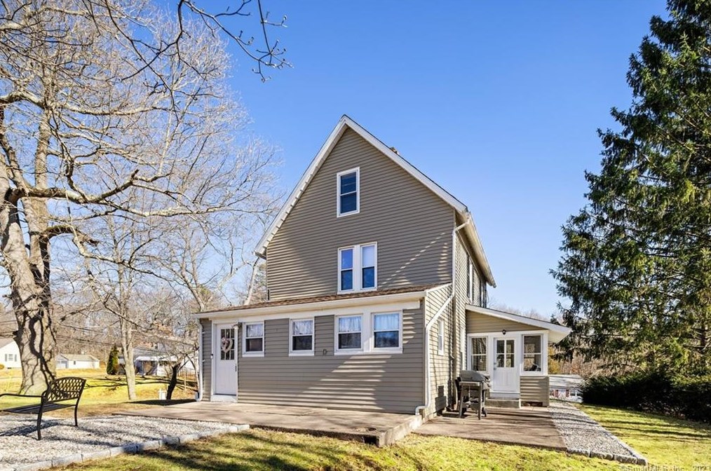 304 Autumn St, Manchester, CT 06040