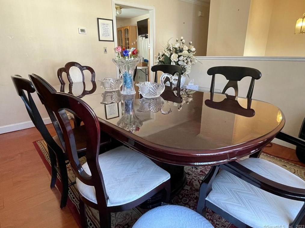 37 Gaines Dr, Hartford, CT 06120-1156