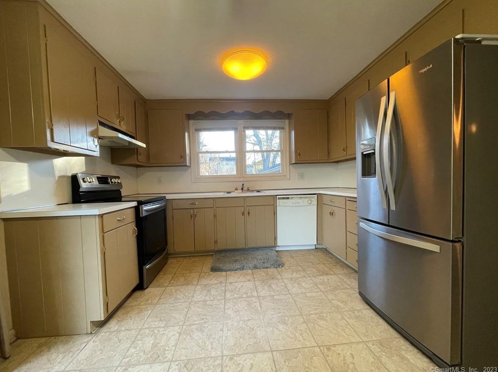 10 Edgewood Rd, Portland, CT 06480