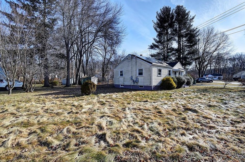 4 Mayfair Ct, Bloomfield, CT 06002