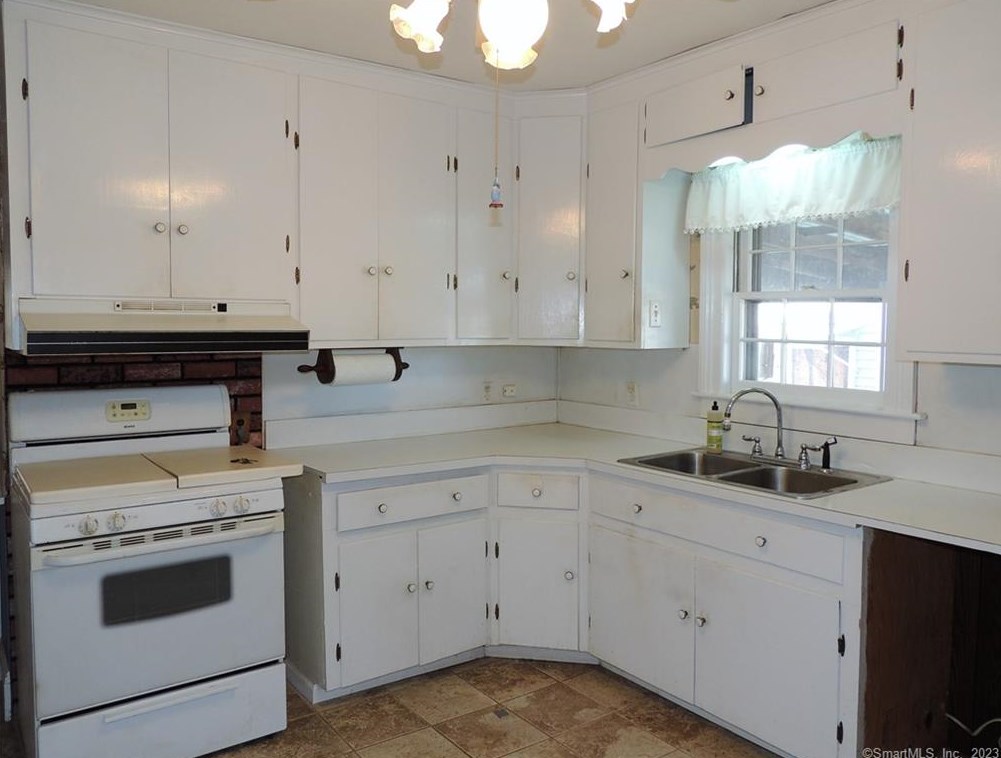 115 Warren Ave, Vernon, CT 06066