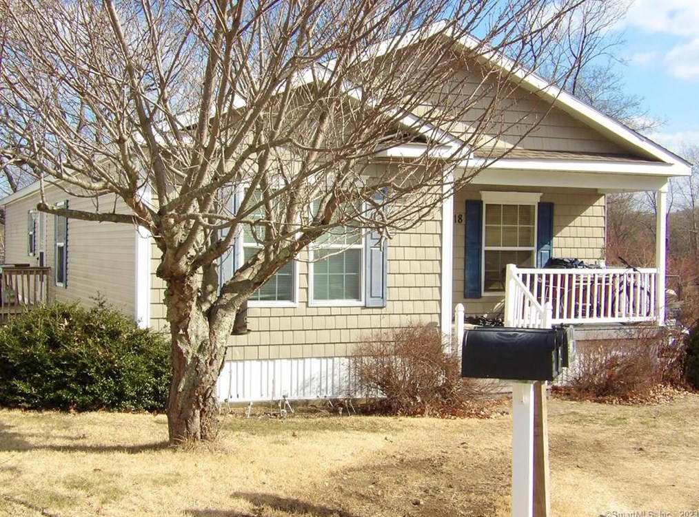 18 Blumenthal Dr, Uncasville, CT 06382