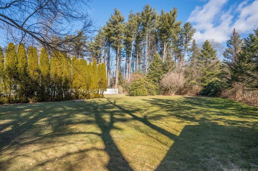 6 Hampshire Ln, Simsbury CT  06070-1224 exterior