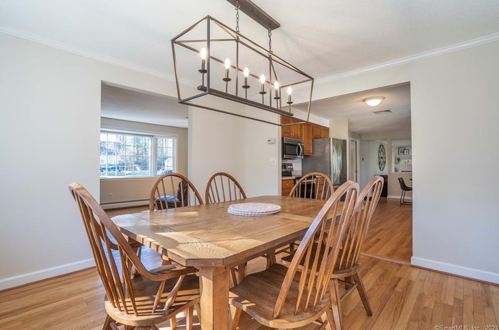 6 Hampshire Ln, Simsbury CT  06070-1224 exterior