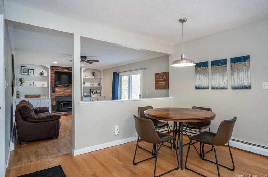 6 Hampshire Ln, Simsbury CT  06070-1224 exterior